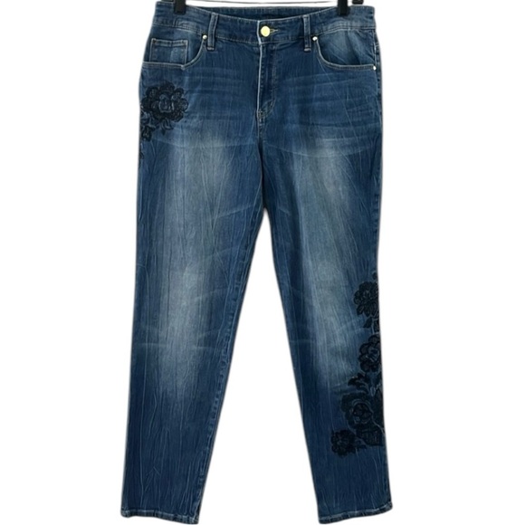 Chico’s 0.5(6) Platinum Denim Collection
Sequin/Floral Embroidery Skimmer Jean - Picture 2 of 9